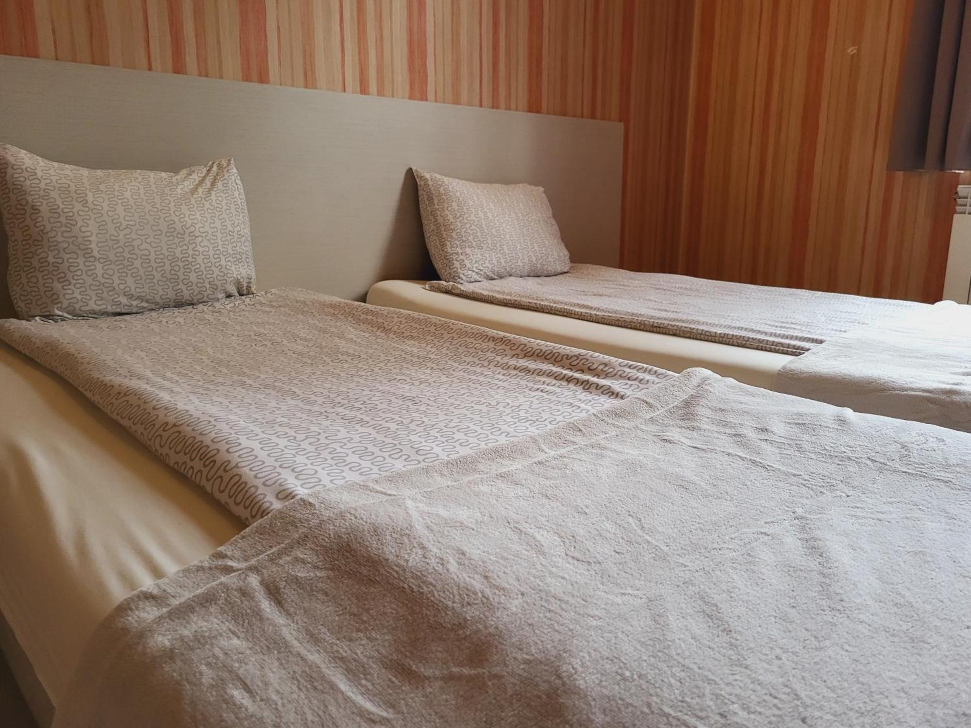 Roger'S Hotel Русе Экстерьер фото